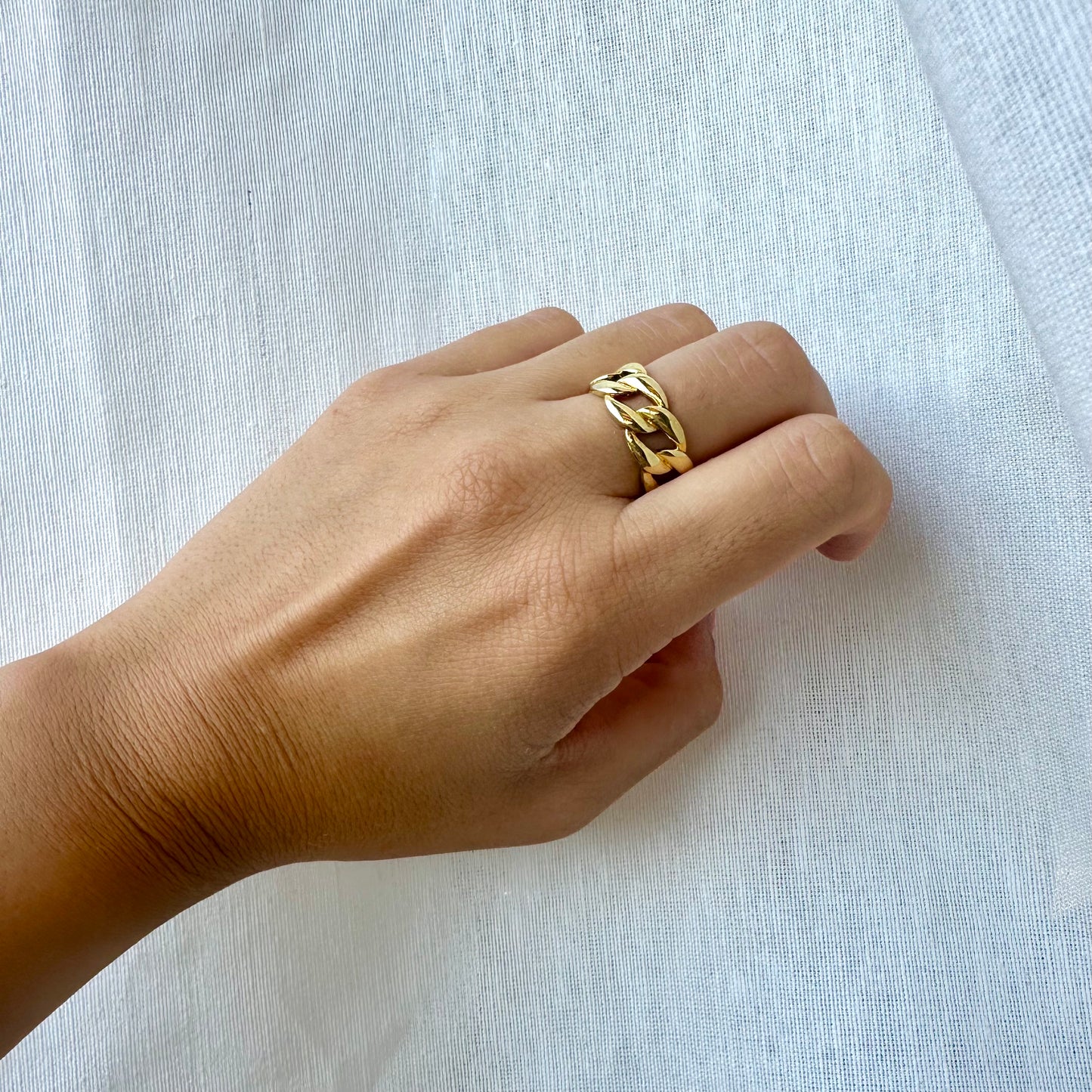 Anello artigianale in argento galvanizzato oro design catena