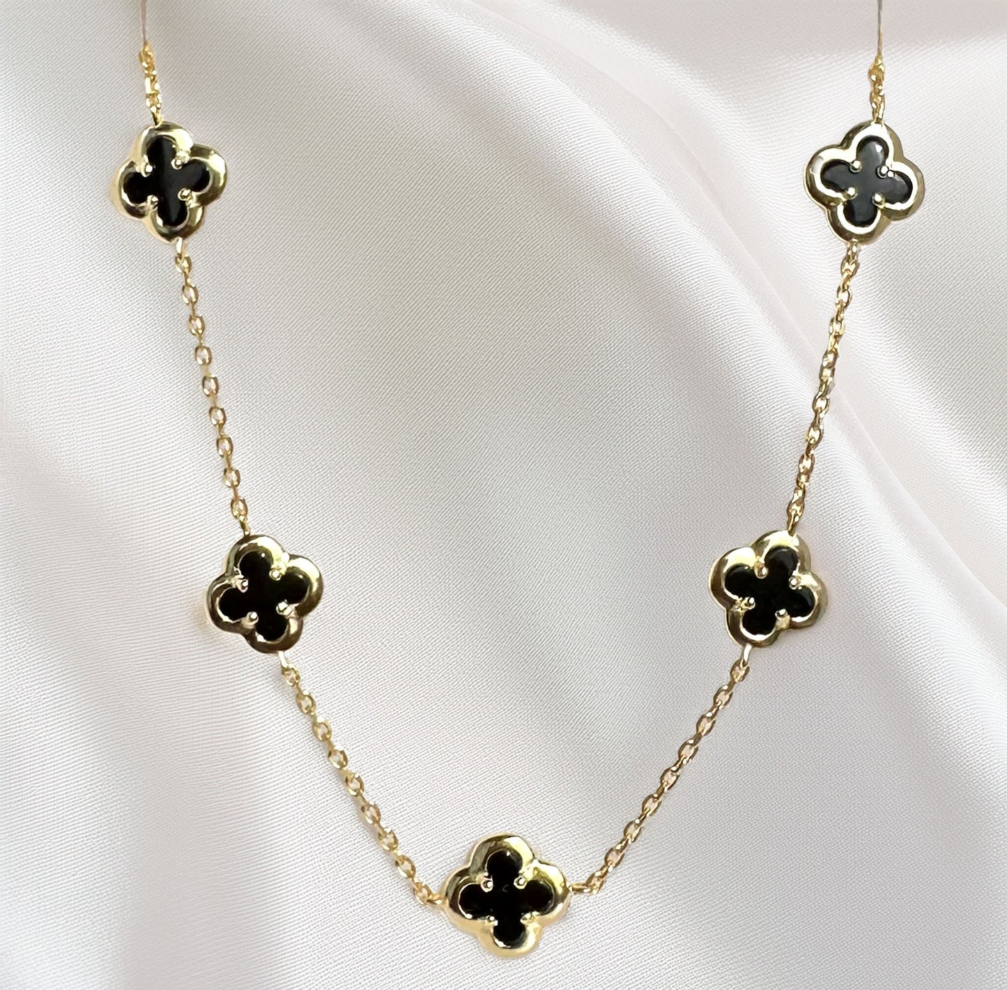 Collana a catenina con ciondoli a fiore incorniciati in argento galvanizzato oro