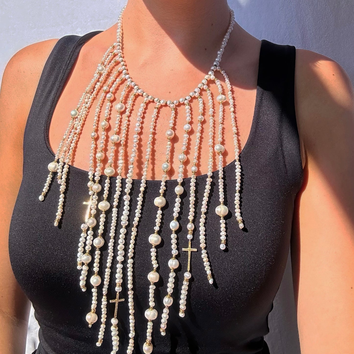 Collana girocollo a cascata in Perle di Fiume e Croci in argento placcato oro