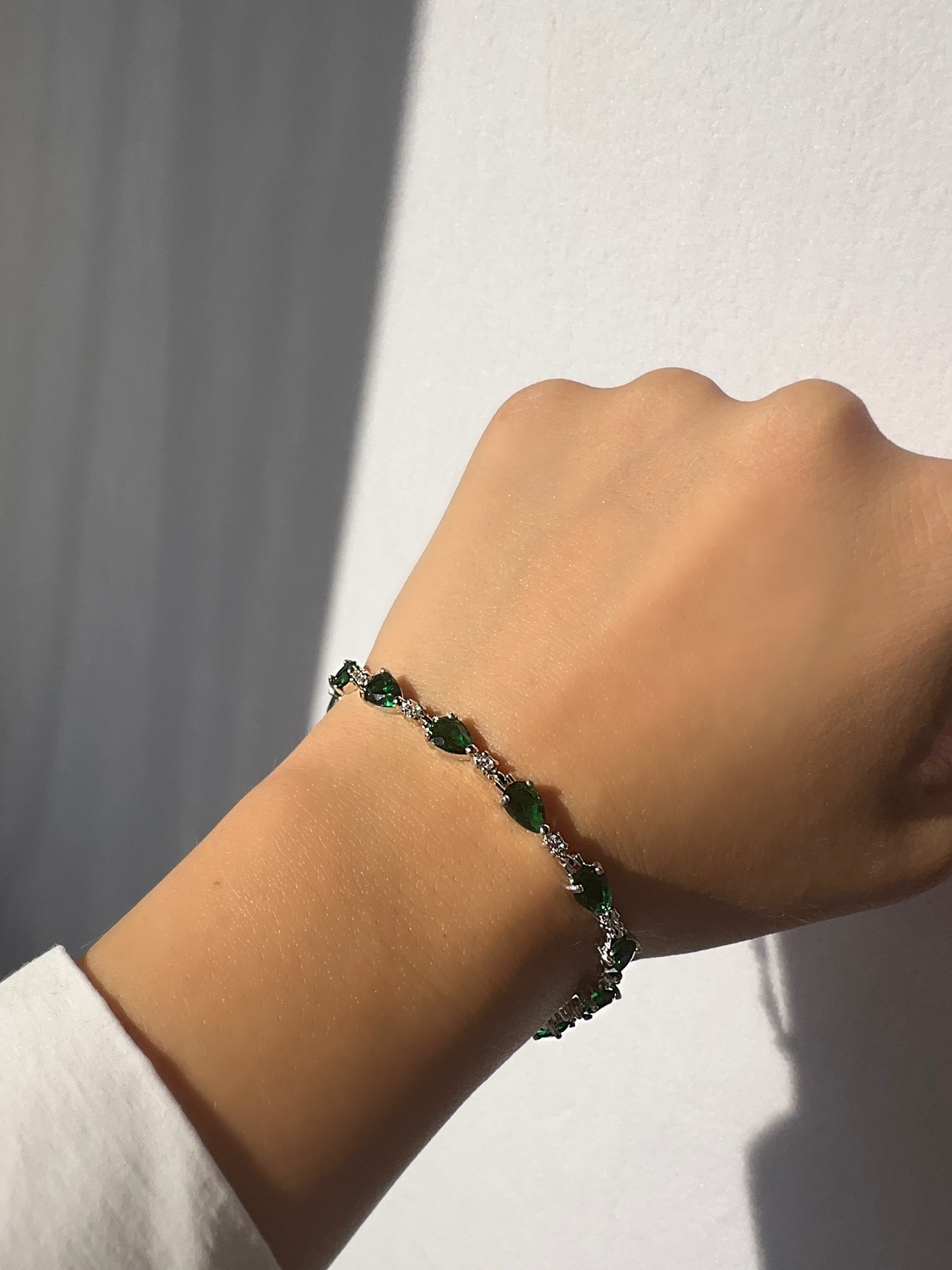 Braccialetto artigianale in argento con pietre di smeraldo e zirconi