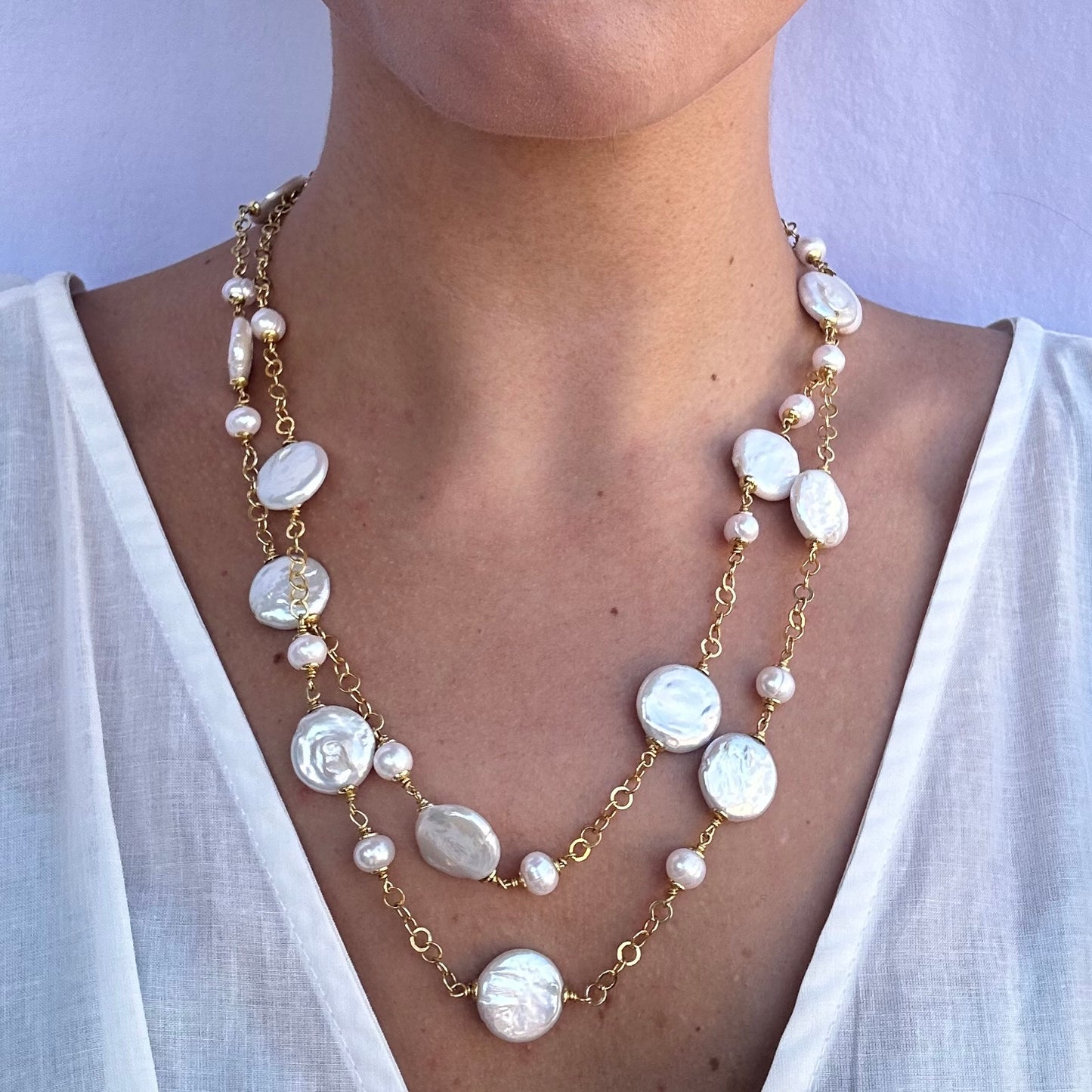 Collana artigianale lunga in argento e perle naturali di fiume