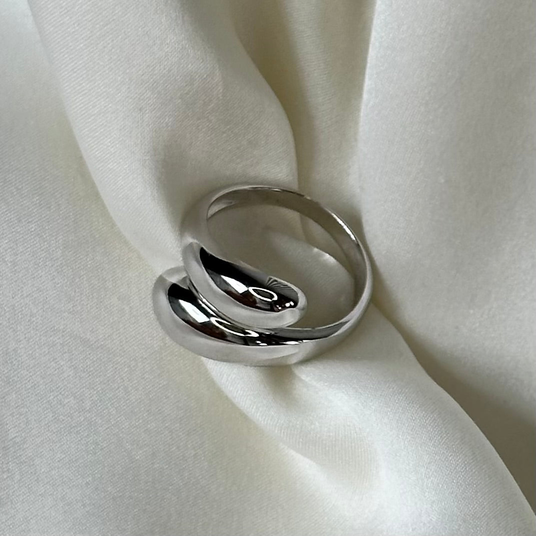 Anello artigianale in argento design circolare doppio