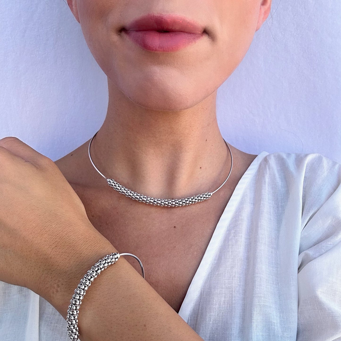 Bracciale rigido sottile con gioiello centrale in filigrana sarda