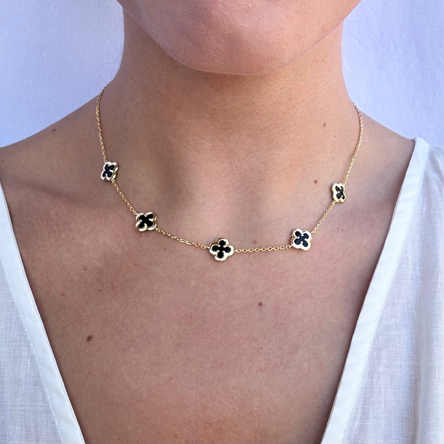 Collana a catenina con ciondoli a fiore incorniciati in argento galvanizzato oro