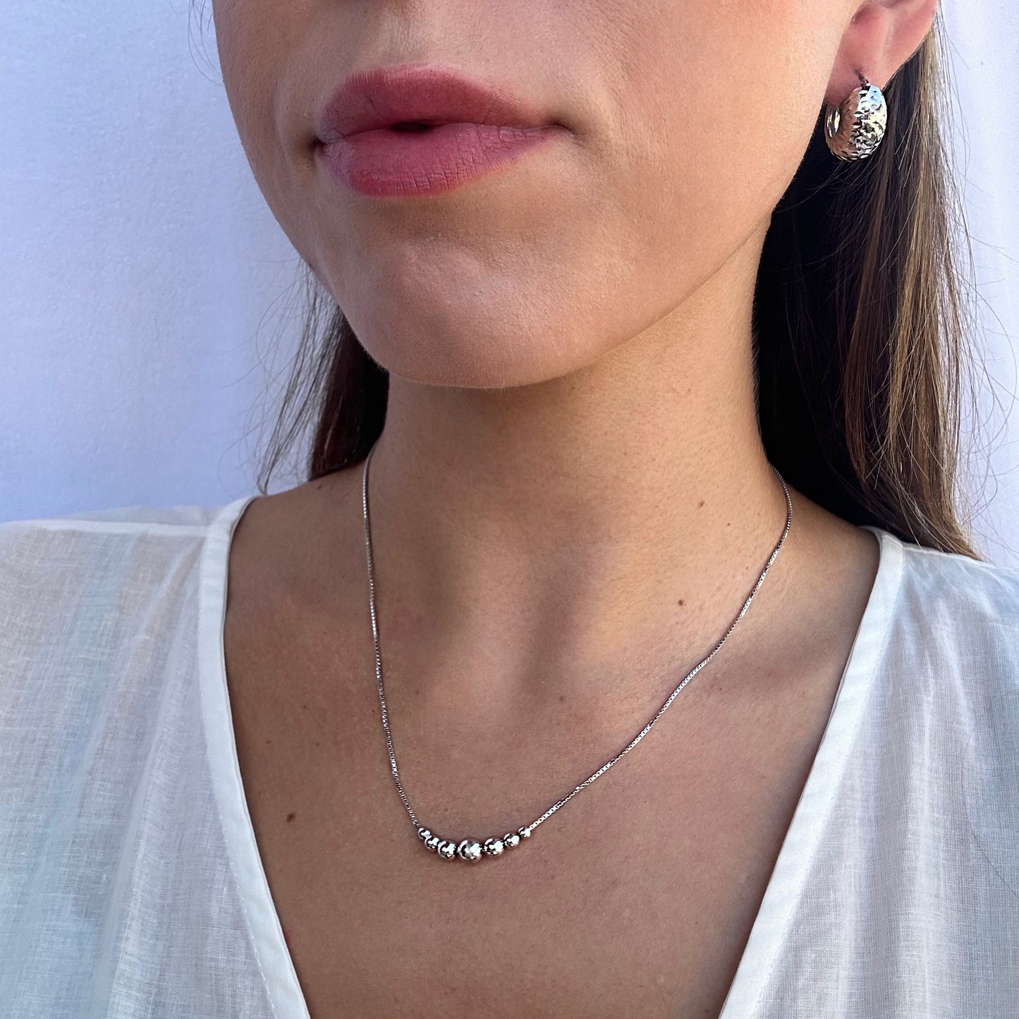 Collana sottile con sfere in argento