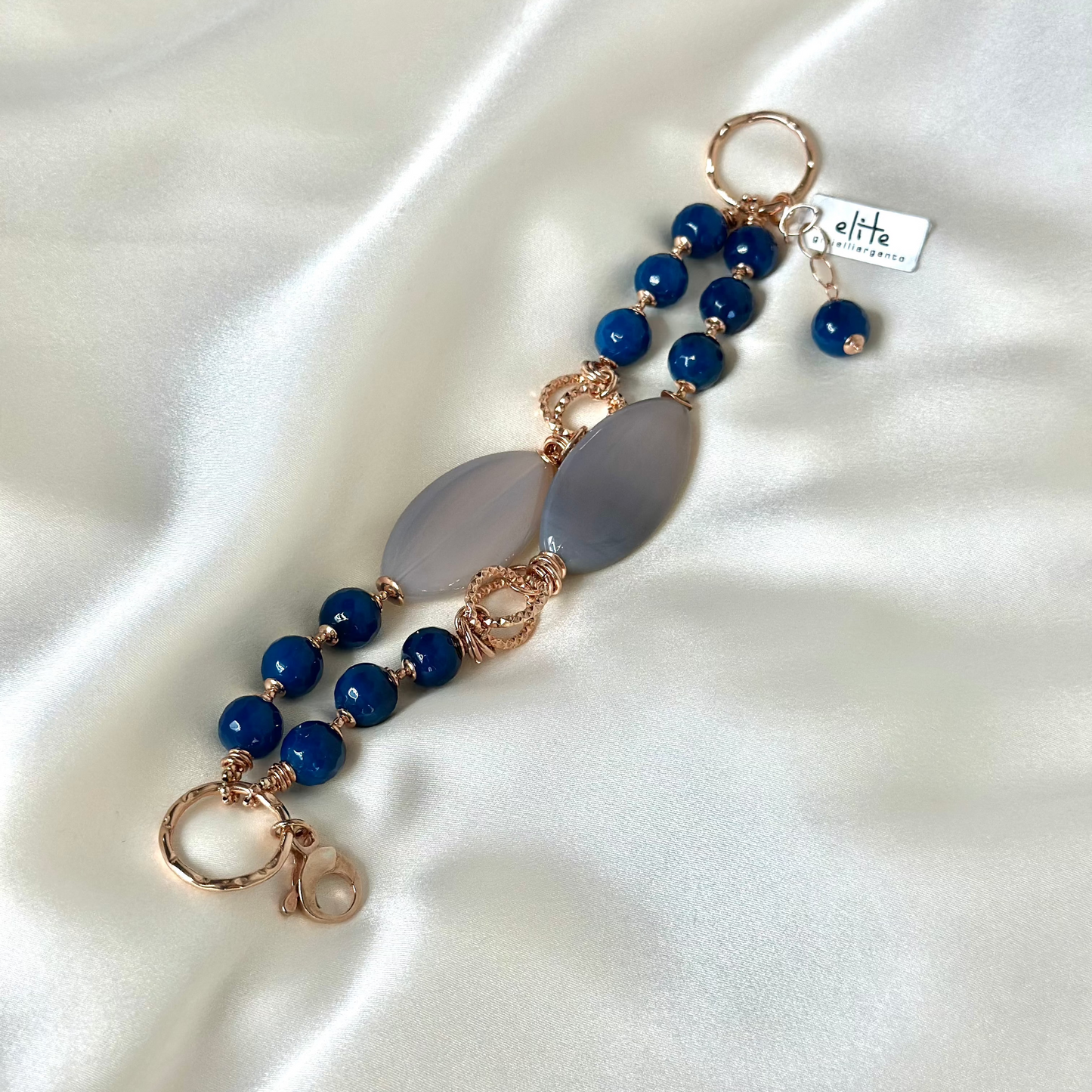 Braccialetto artigianale in argento 925 oro rosa a doppio giro con sfere di agata blu e pietre di luna