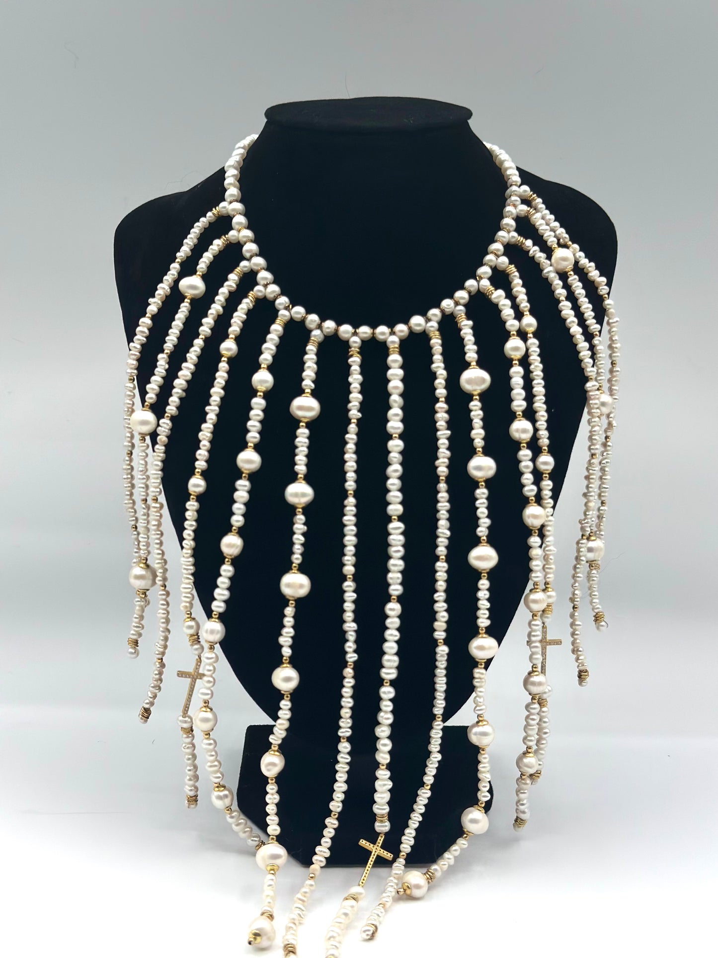 Collana girocollo a cascata in Perle di Fiume e Croci in argento placcato oro