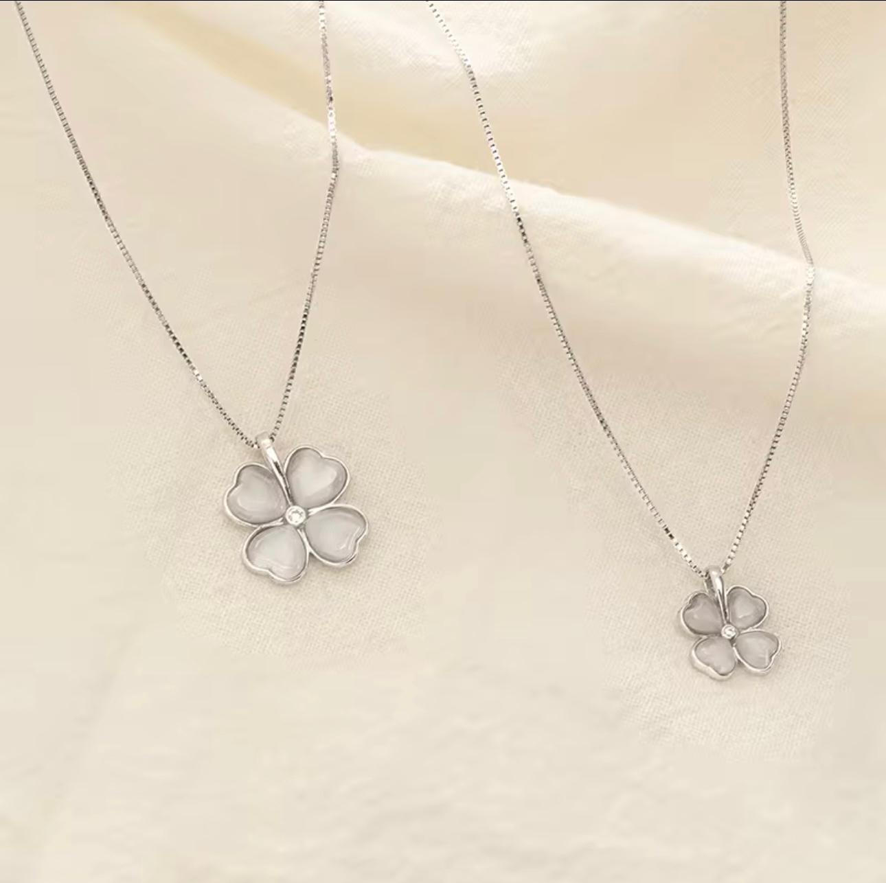 Collana Ciondolo Portafortuna Quadrifoglio con Pietra Occhio di Gatto