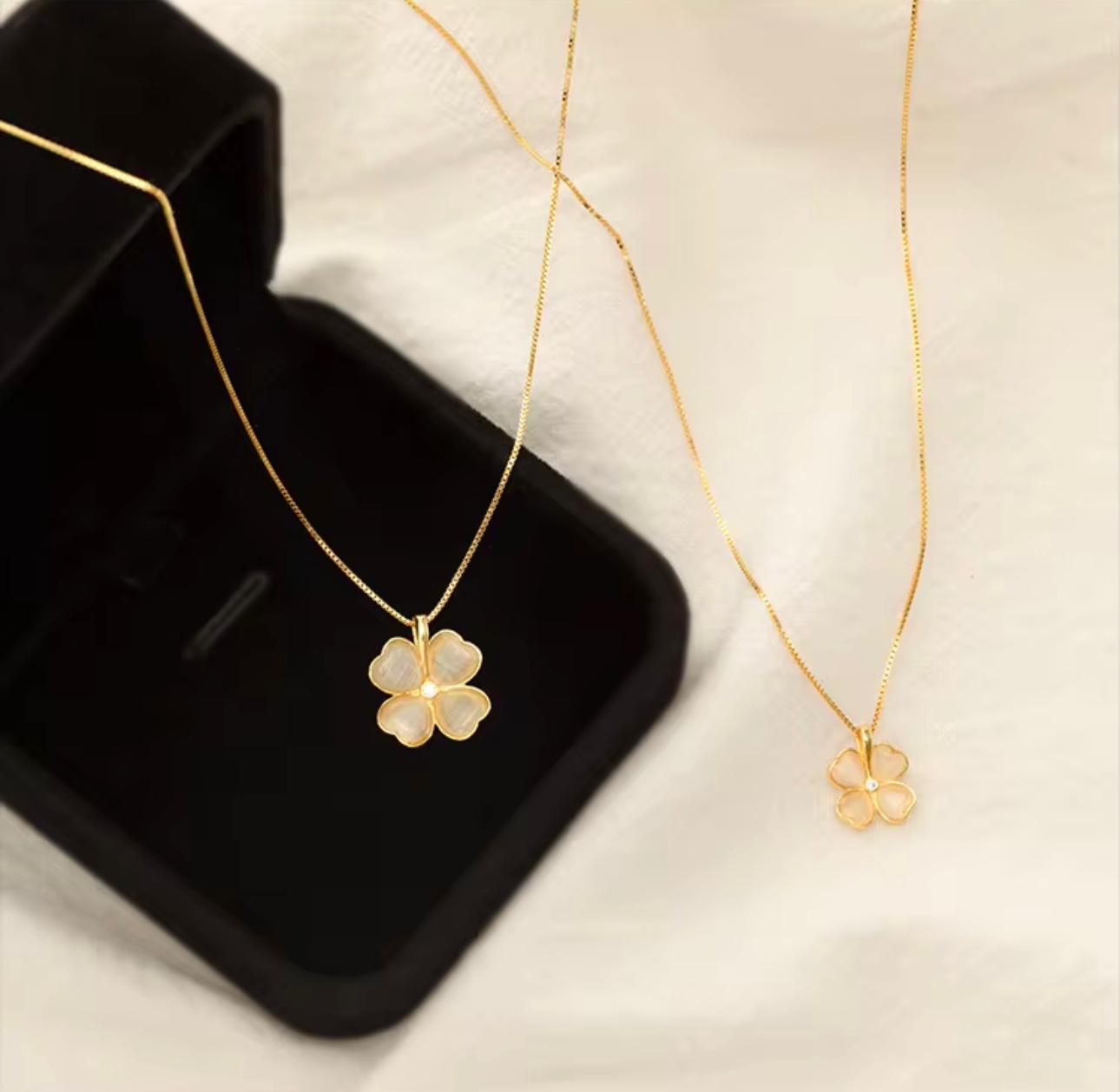 Collana Ciondolo Portafortuna Quadrifoglio con Pietra Occhio di Gatto
