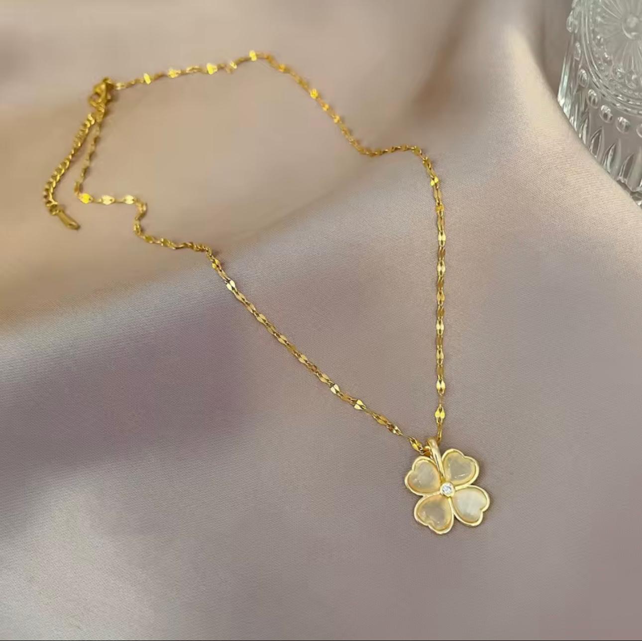 Collana Ciondolo Portafortuna Quadrifoglio con Pietra Occhio di Gatto