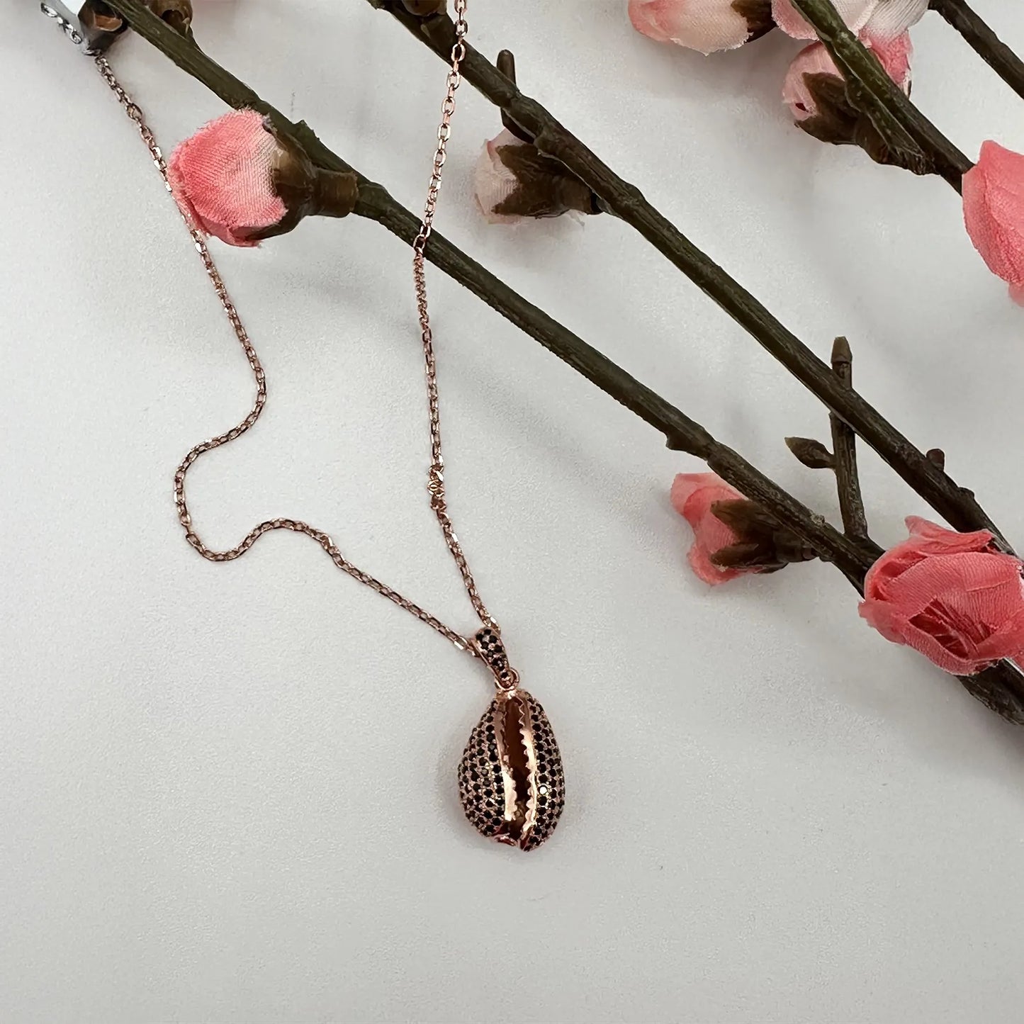Collana con ciondolo in argento e oro rosa