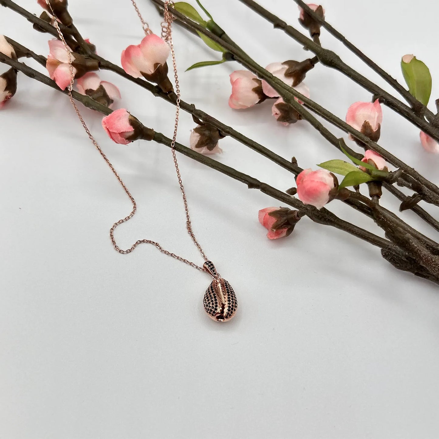 Collana con ciondolo in argento e oro rosa