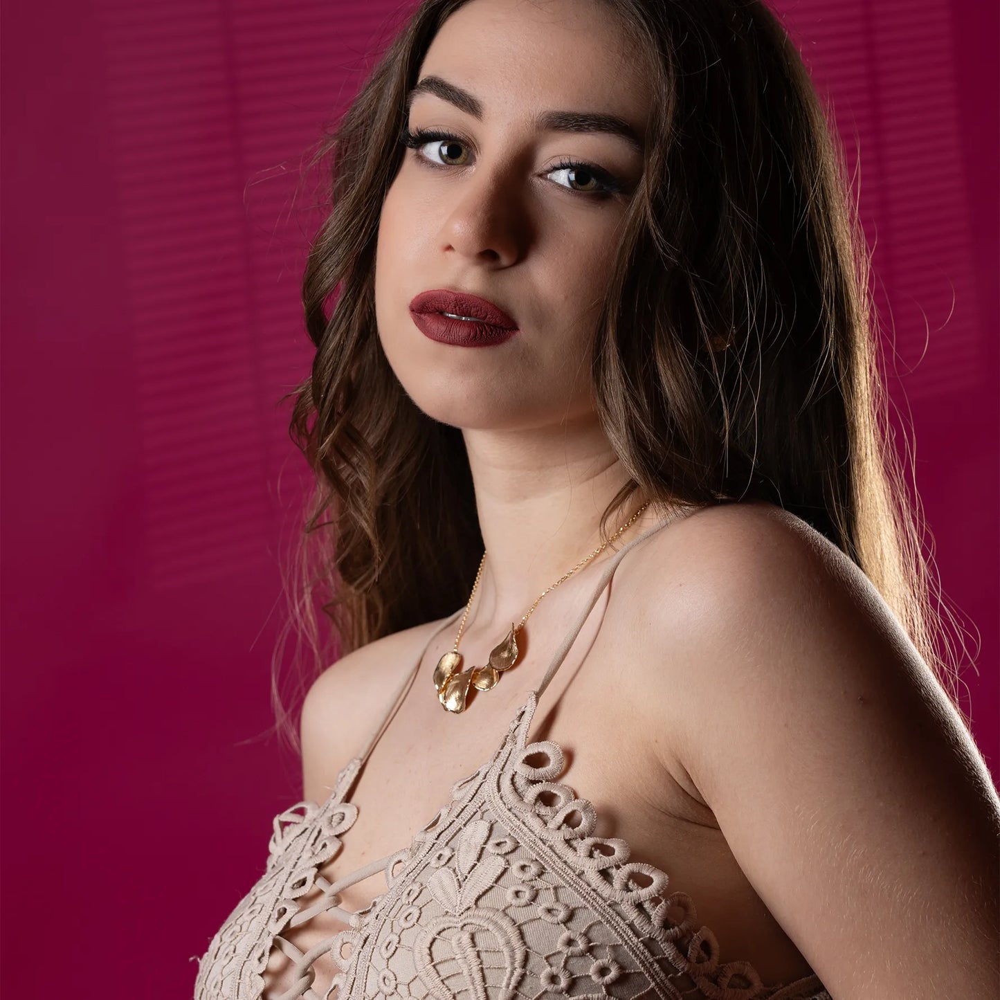 Collana con elementi irregolari oro e argento