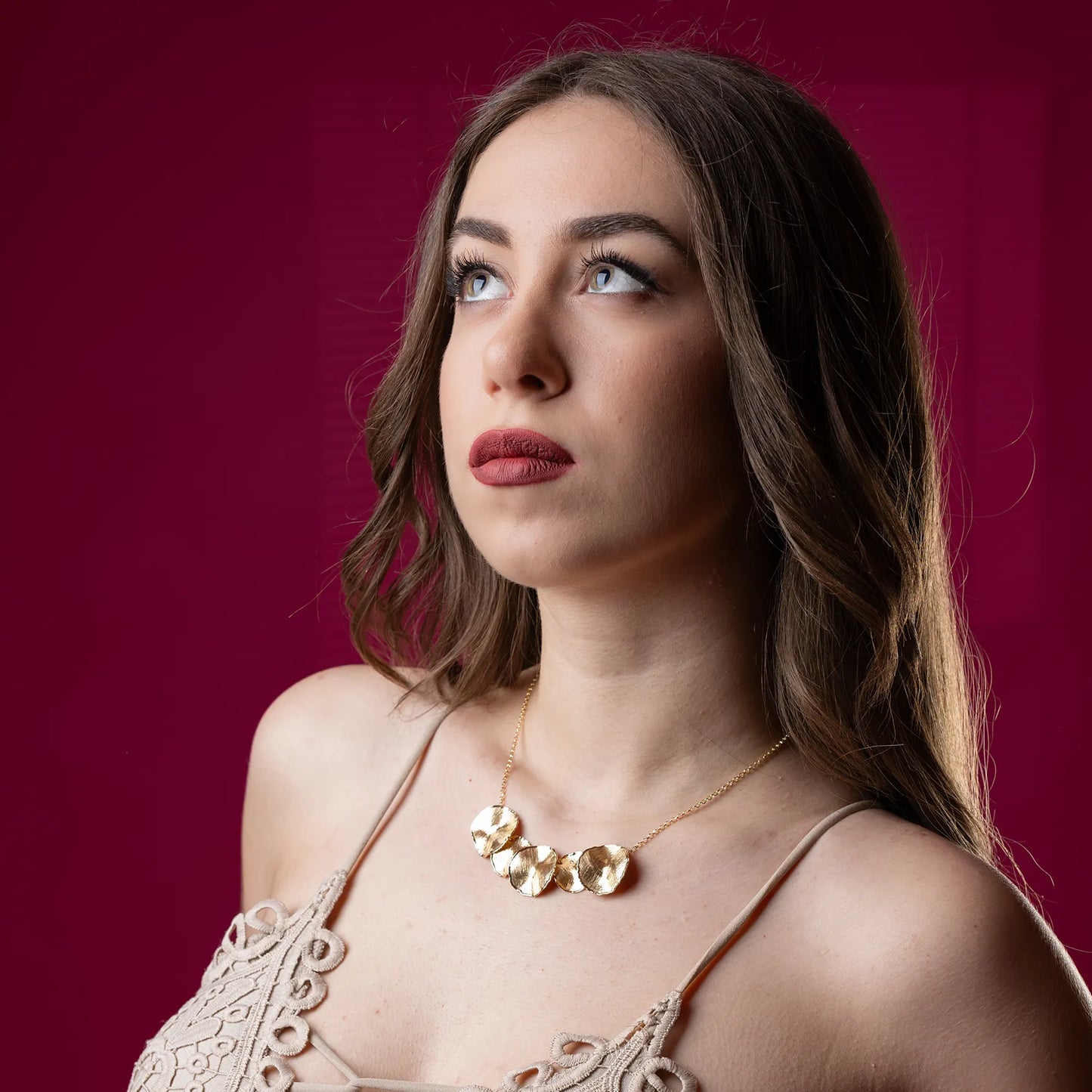 Collana con elementi irregolari oro e argento