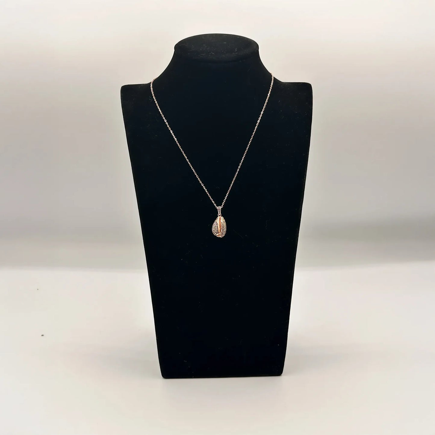 Collana con ciondolo in argento e oro rosa