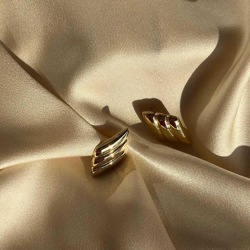 Orecchini artigianali in argento design a rombo