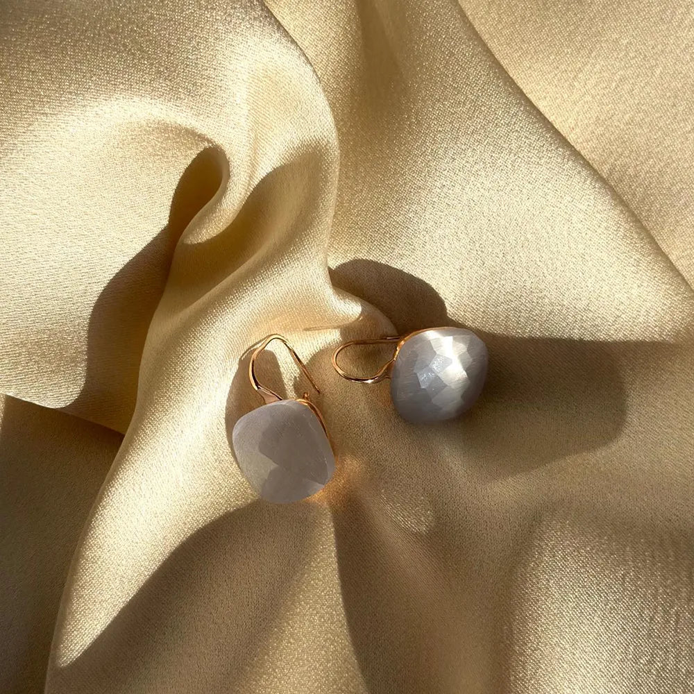 Orecchini artigianali in argento 925 galvanizzato oro rosa con pendente in pietra quadrata di quarzo nuvola con gancio