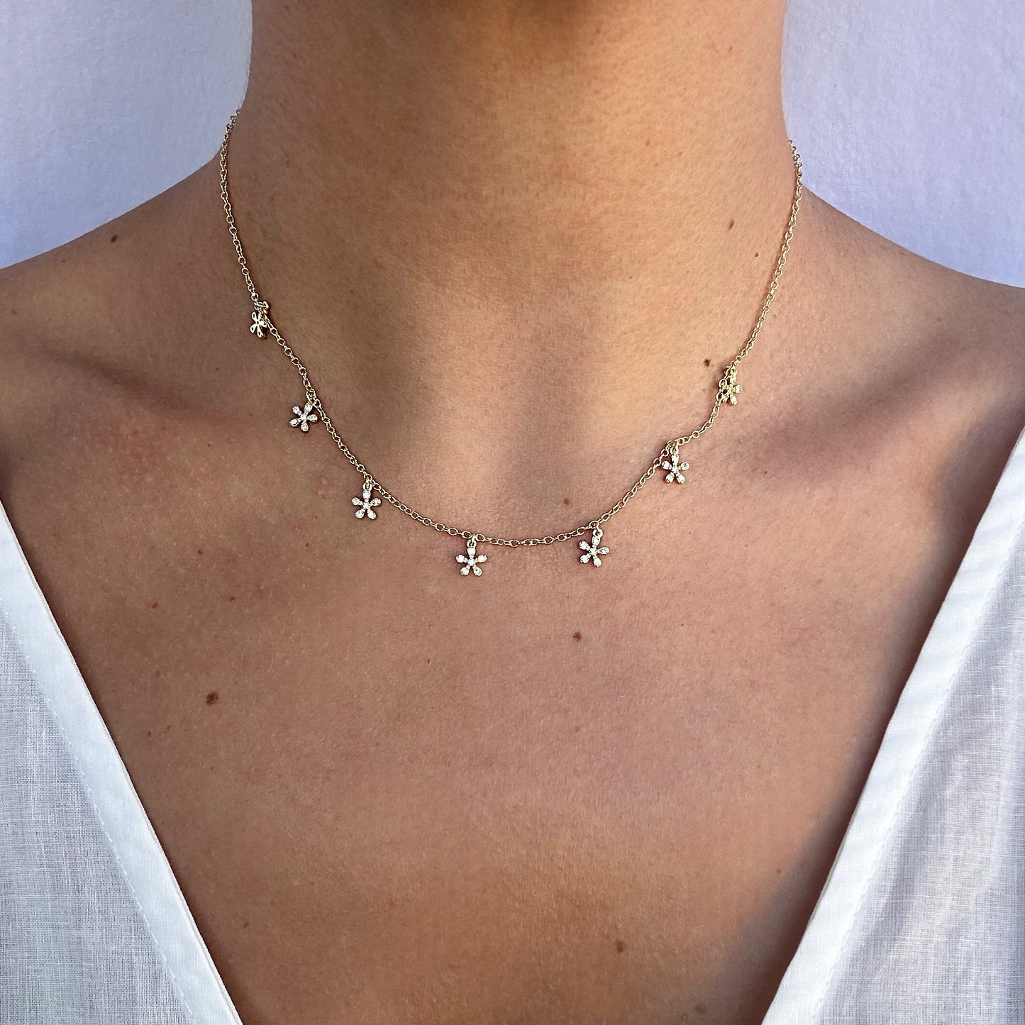 Collana artigianale in argento galvanizzato oro con ciondoli a fiore e zirconi - Elite Bijoux