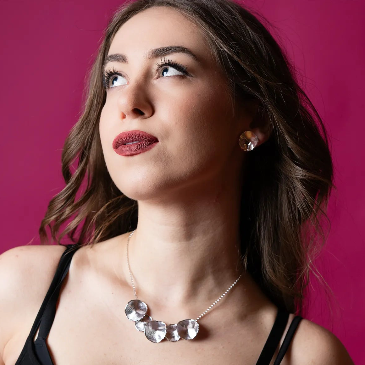 Collana con elementi irregolari oro e argento